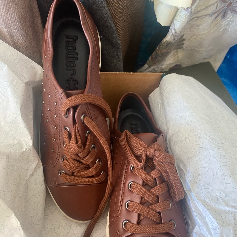 Hotter Brooke studded leather walking shoes, 7W, NWT